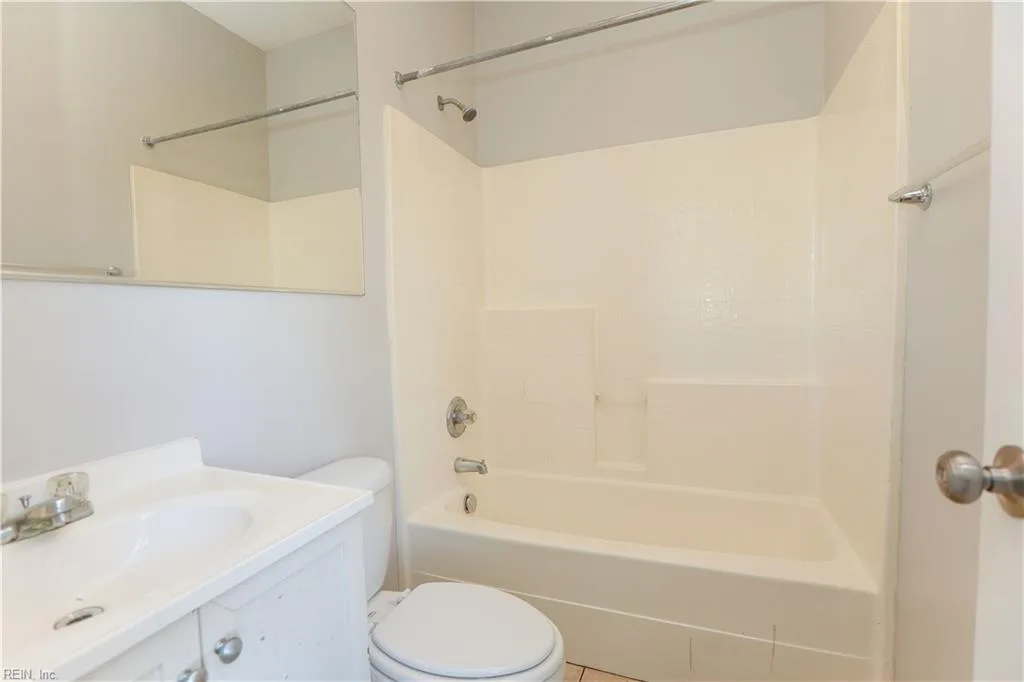 417 W 27th ST #F, NORFOLK VA 23517 - Photo 3