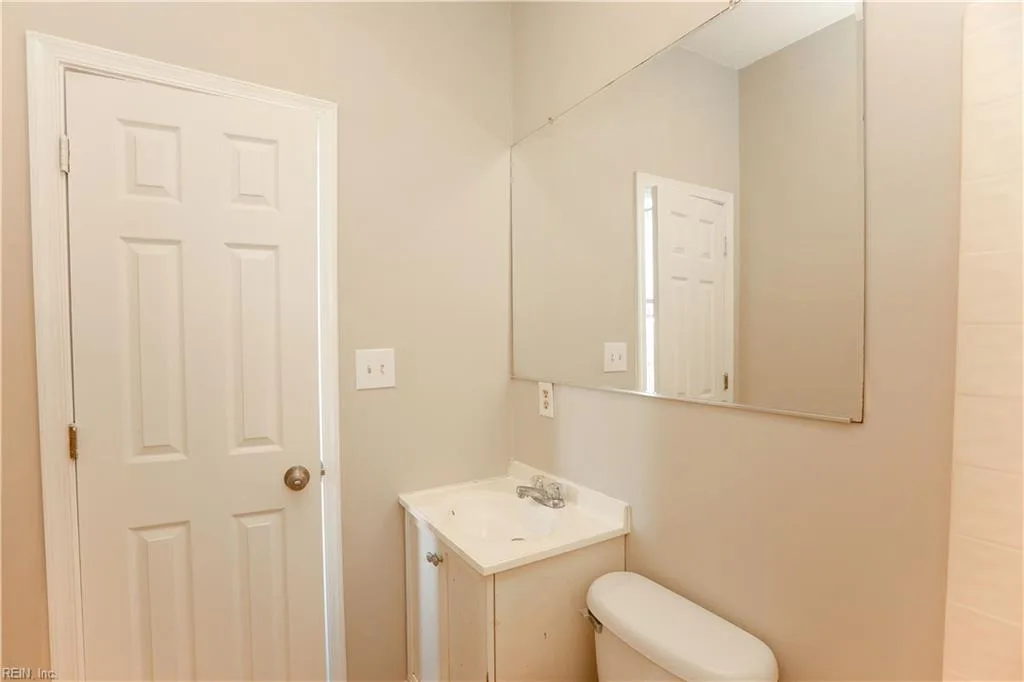 417 W 27th ST #F, NORFOLK VA 23517 - Photo 4