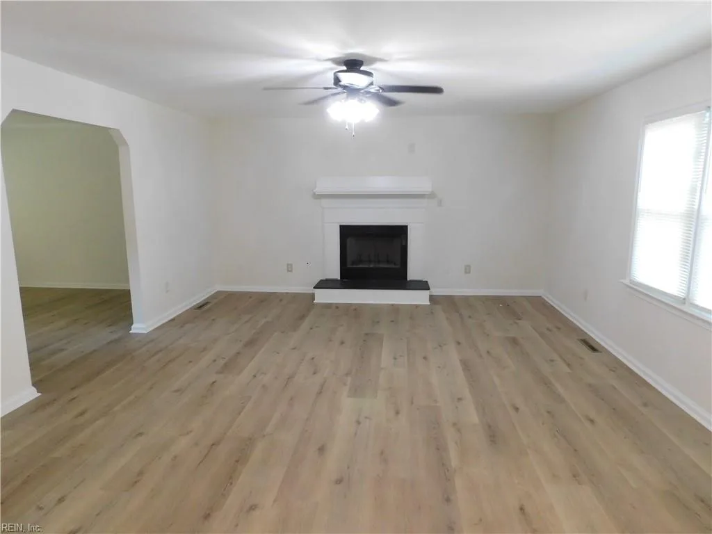 1129 Crystalwood CIR, CHESAPEAKE VA 23320 - Photo 5