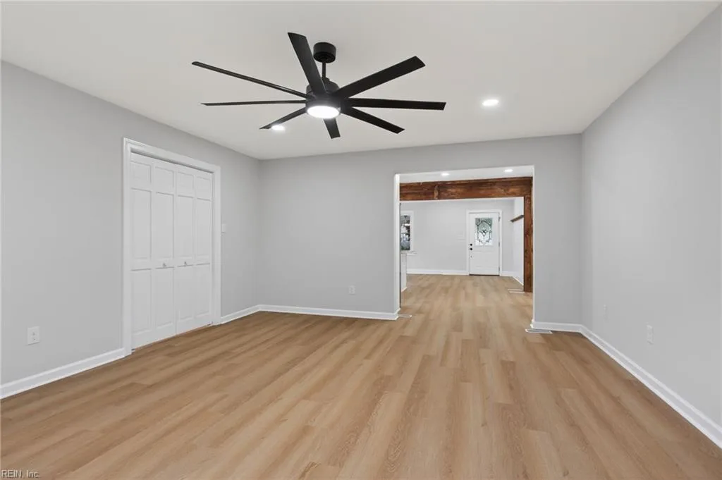8 E Commodore DR, NEWPORTNEWS VA 23608 - Photo 5