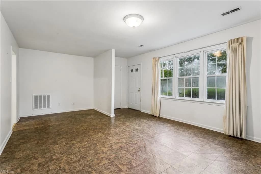 946 Red Oak CIR, NEWPORTNEWS VA 23608 - Photo 5