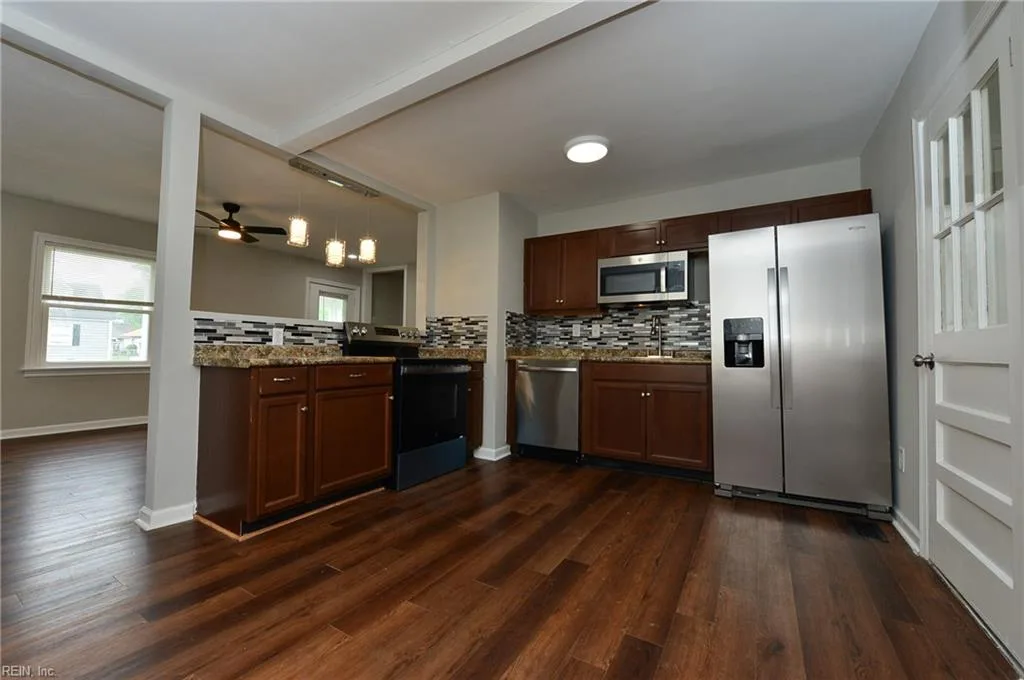 119 Jacquelyn DR, PORTSMOUTH VA 23701 - Photo 2