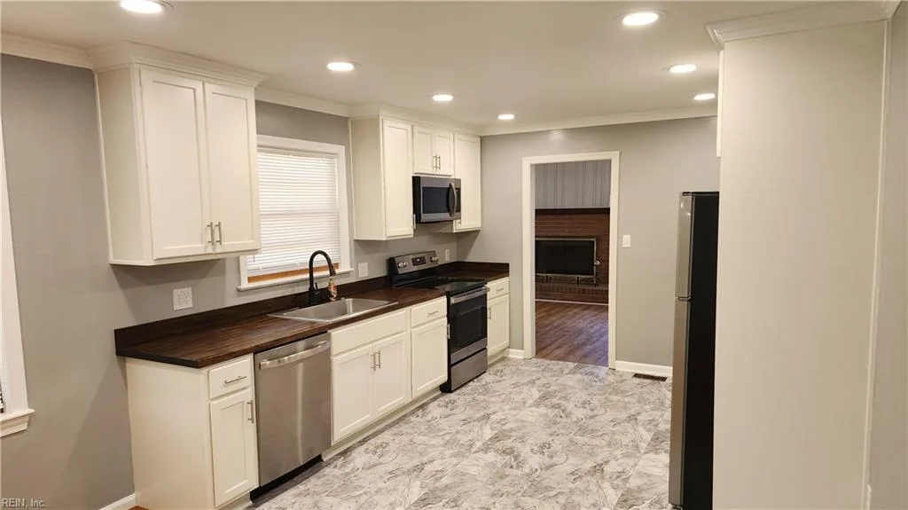 316 Sourwood DR, HAMPTON VA 23666 - Photo 3
