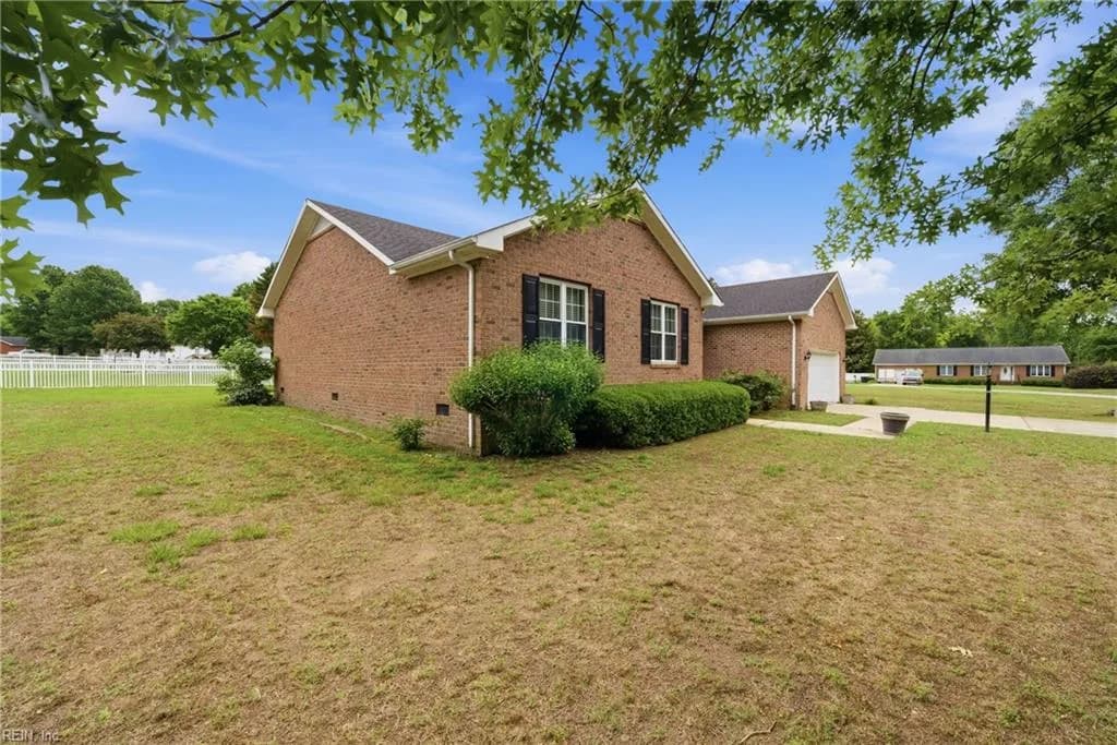 308 Meadow CIR, EMPORIA VA 23847 - Photo 3