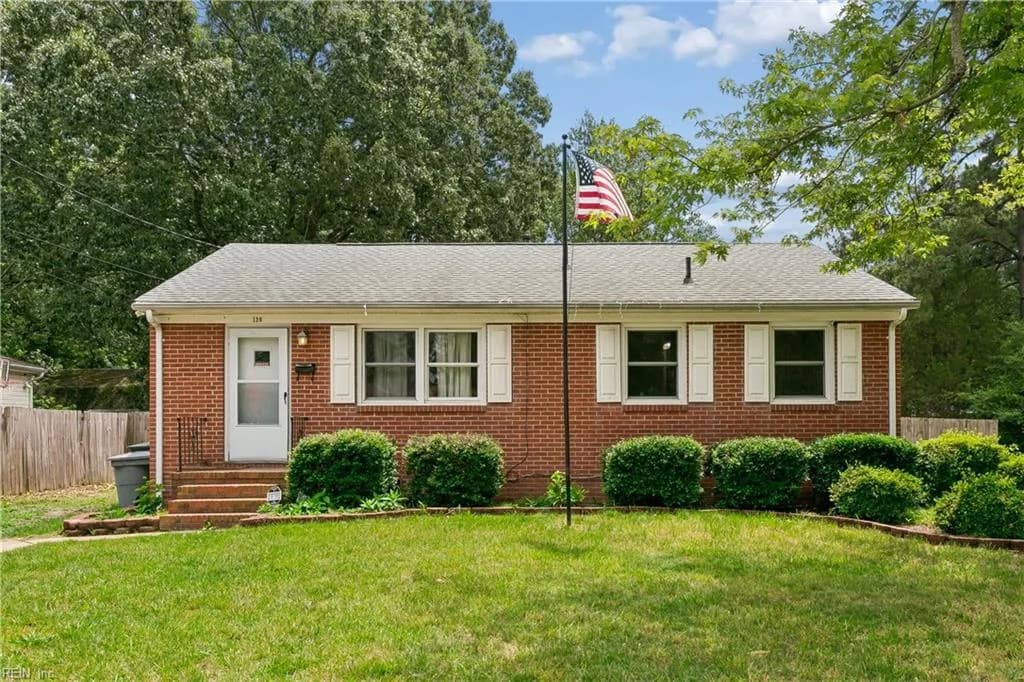 130 Albany DR, HAMPTON VA 23666 - Photo 2