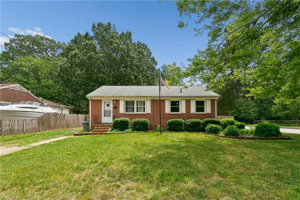 130 Albany DR, HAMPTON VA 23666 - Photo 3