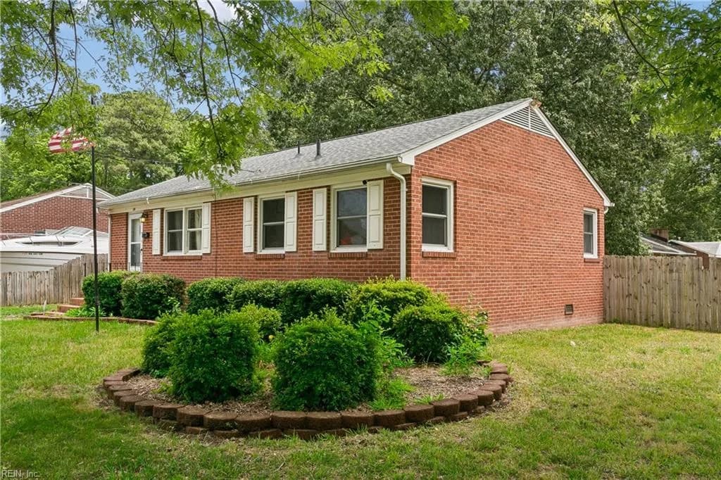 130 Albany DR, HAMPTON VA 23666 - Photo 4