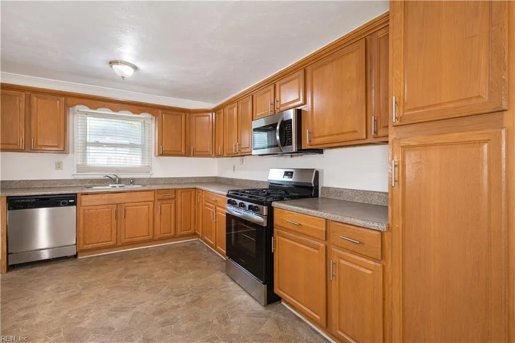 480 Richneck RD, NEWPORTNEWS VA 23608 - Photo 4
