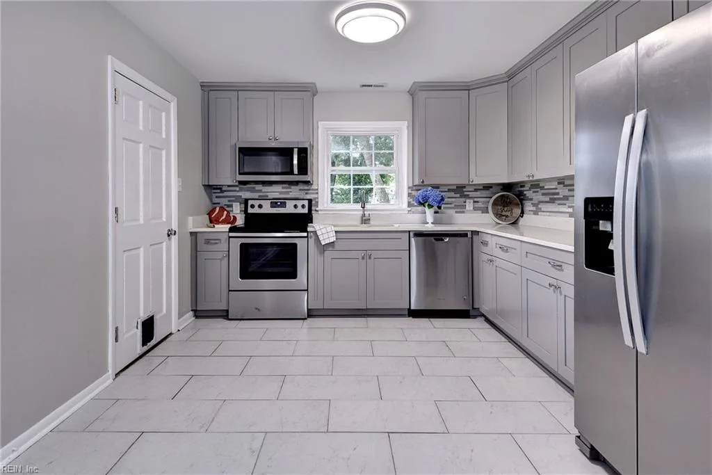 1124 78th ST, NEWPORTNEWS VA 23605 - Photo 5