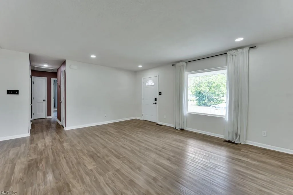 8304 Halprin DR, NORFOLK VA 23518 - Photo 4