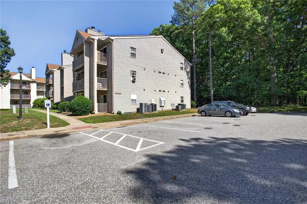 560 CANDLE LN #104, NEWPORTNEWS VA 23608 - Photo 3