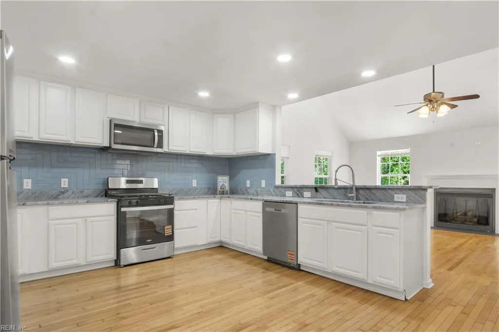 302 Lasalle AVE, HAMPTON VA 23661 - Photo 5