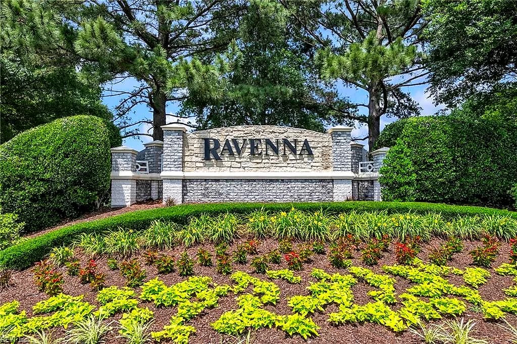 404 Vespasian CIR, CHESAPEAKE VA 23322 - Photo 4