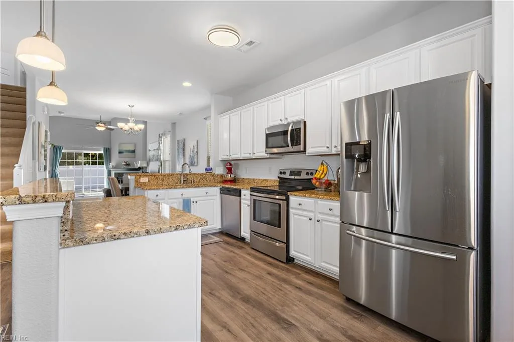 208 Monticello CT, SMITHFIELD VA 23430 - Photo 5