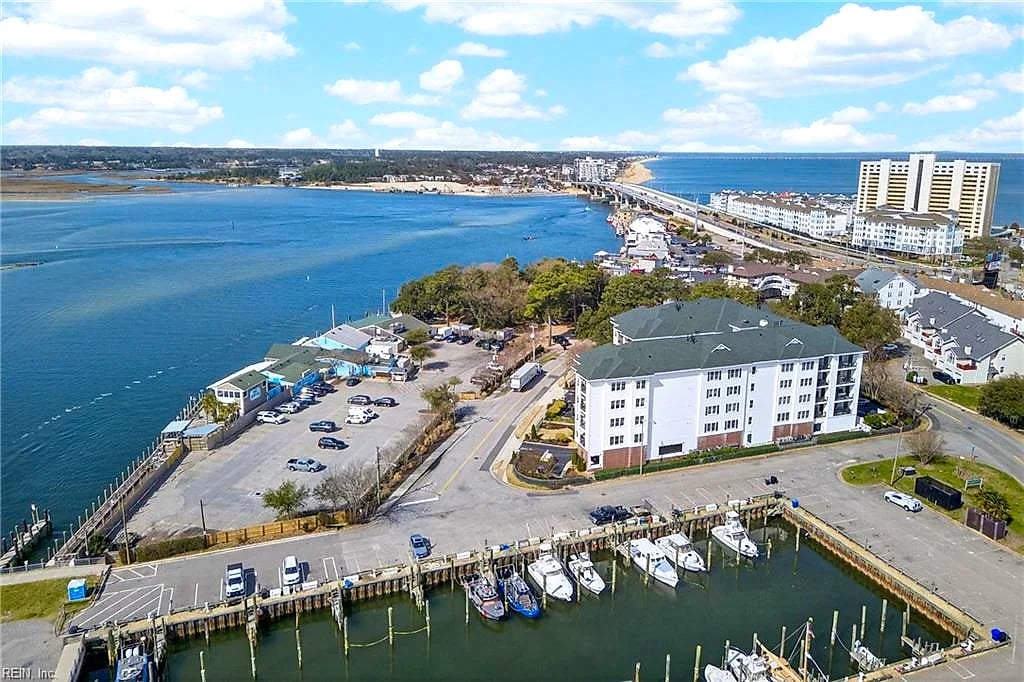 2140 VISTA CIR #403, Virginia Beach — 3 bed Residential, 2,300 sqft