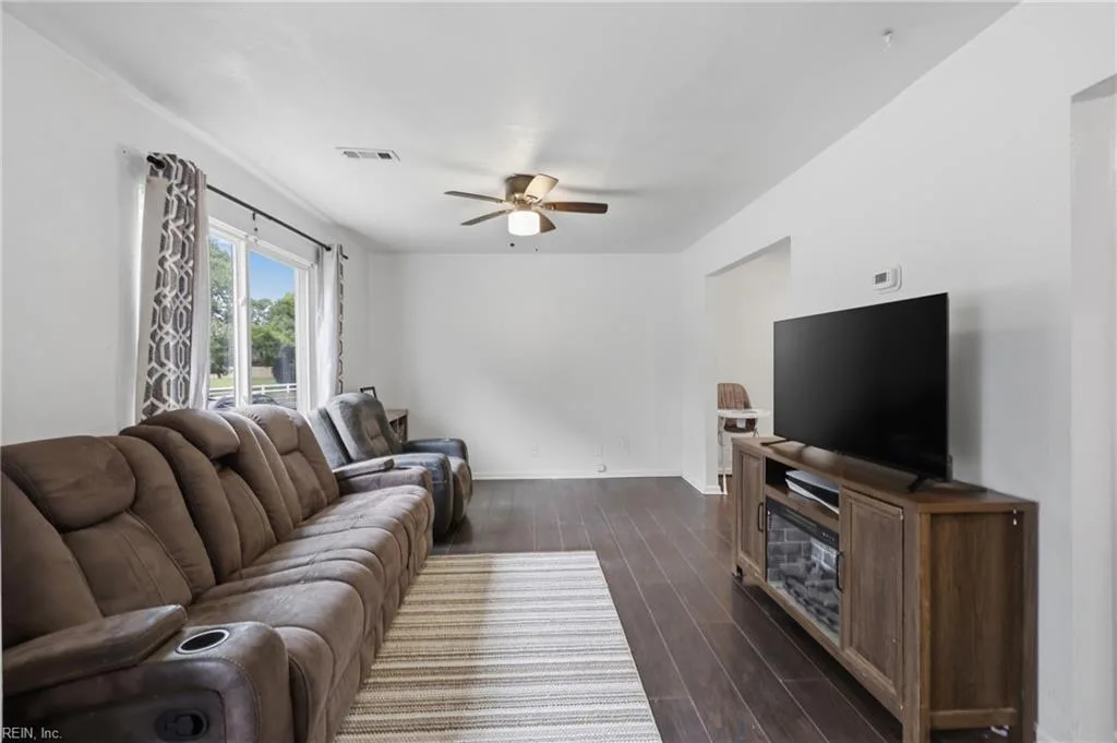 3787 Towne Point RD, PORTSMOUTH VA 23703 - Photo 4