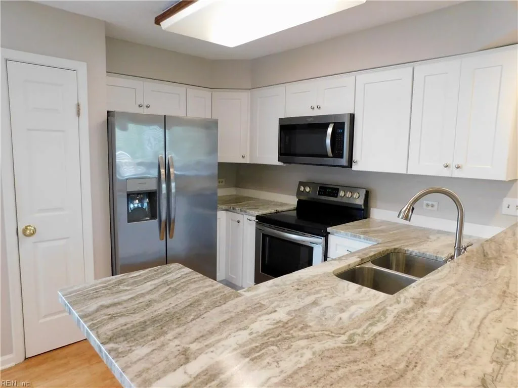 4806 Bay Landing DR, VIRGINIABEACH VA 23455 - Photo 5