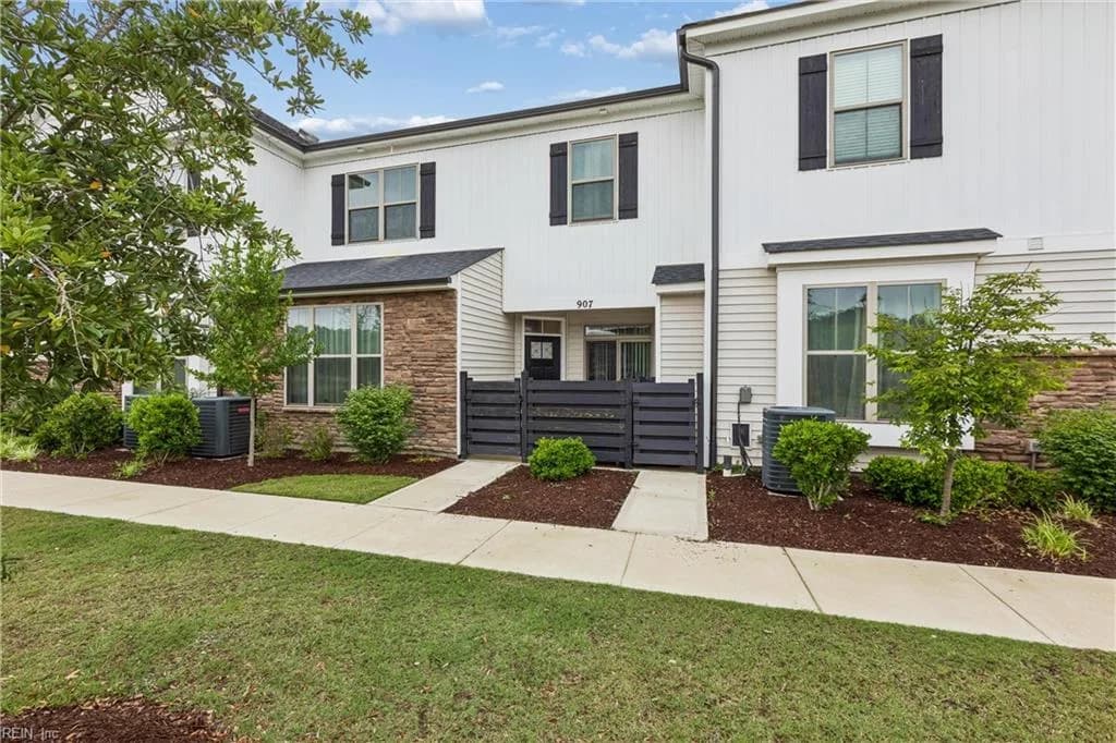 907 Kathy Ann WAY W, CARROLLTON VA 23314 - Main photo