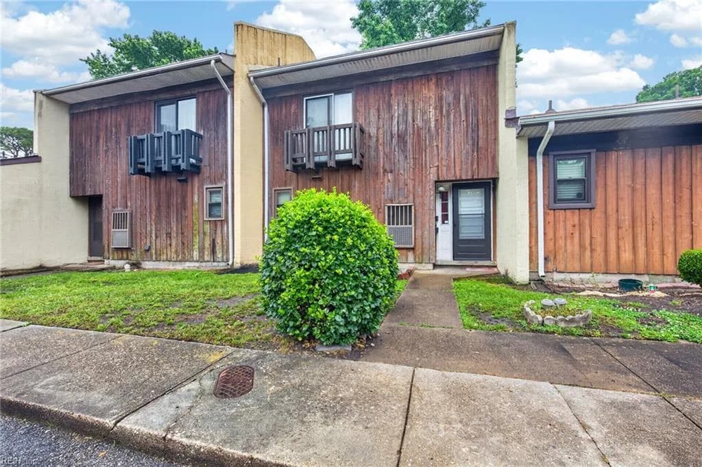 1435 Longdale DR, NORFOLK VA 23513 - Main photo