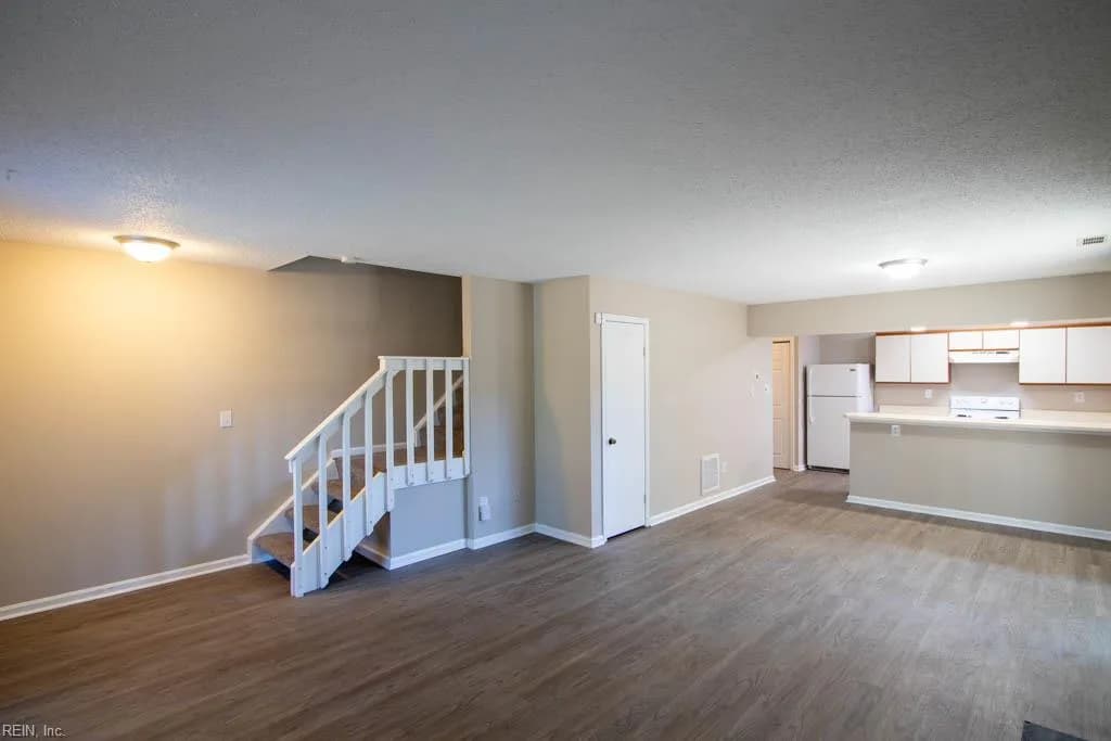 616 Ridge CIR, CHESAPEAKE VA 23320 - Photo 4