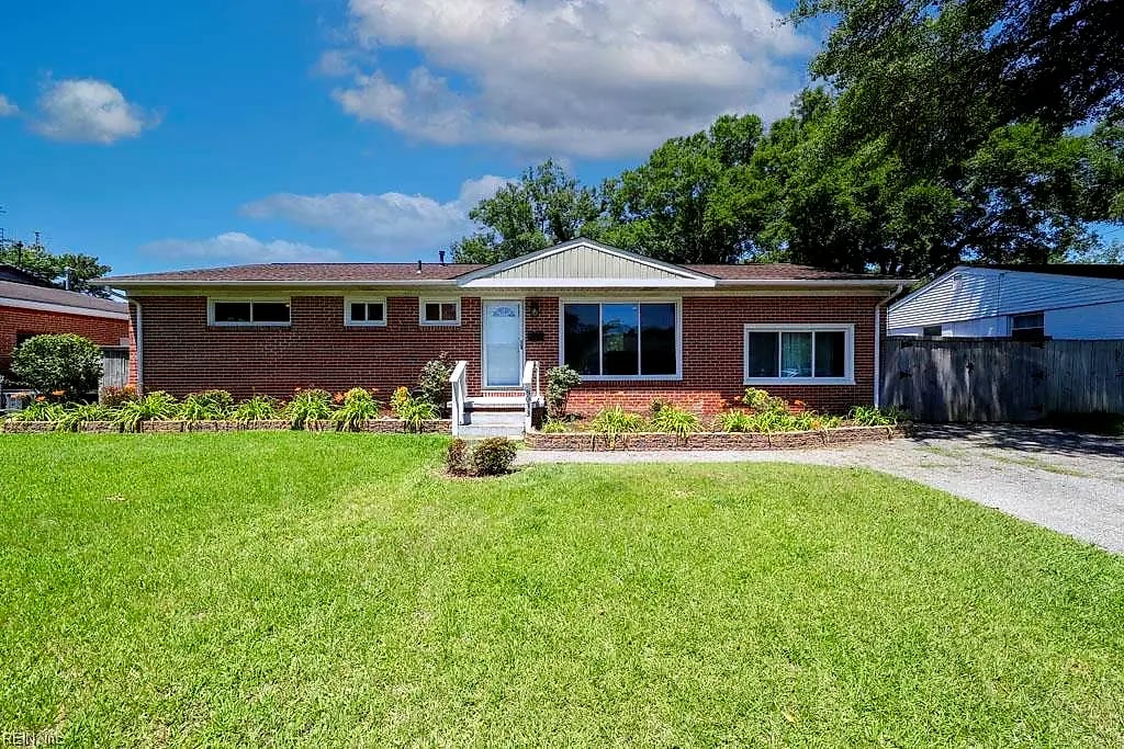 8033 Tarpon PL, NORFOLK VA 23518