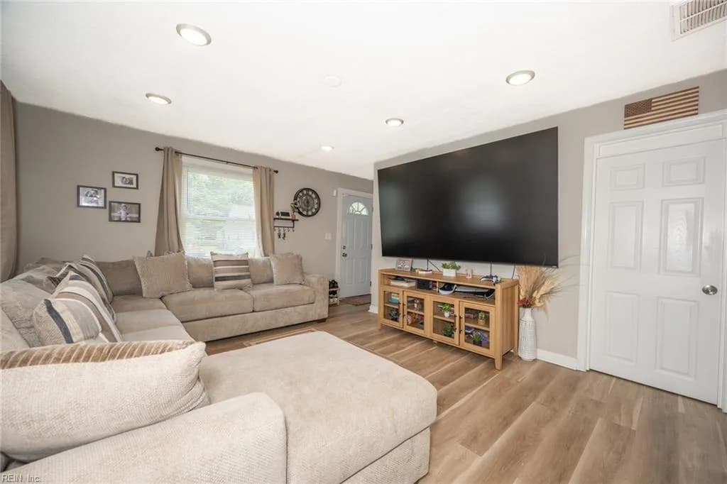 3517 Pamlico CIR, NORFOLK VA 23513 - Photo 5