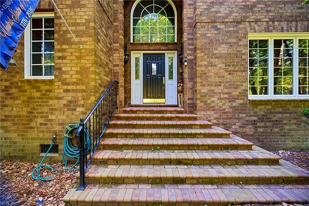 709 Forest Mills RD, CHESAPEAKE VA 23322 - Photo 3