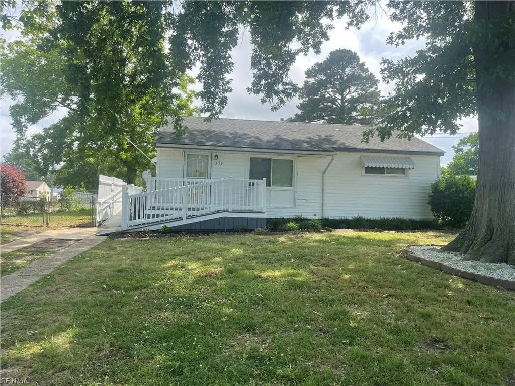 2129 Dean DR, NORFOLK VA 23518 - Photo 3