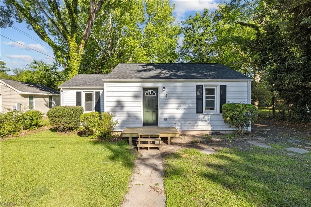 9 Pollux CIR, PORTSMOUTH VA 23701 - Main photo
