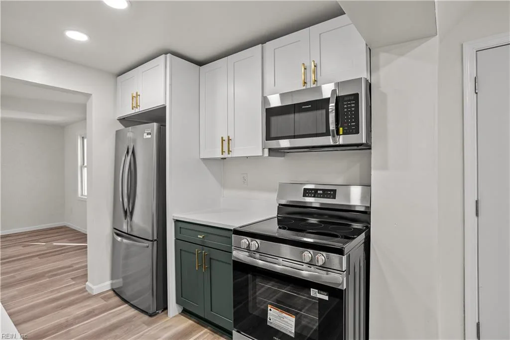 9 Pollux CIR, PORTSMOUTH VA 23701 - Photo 5