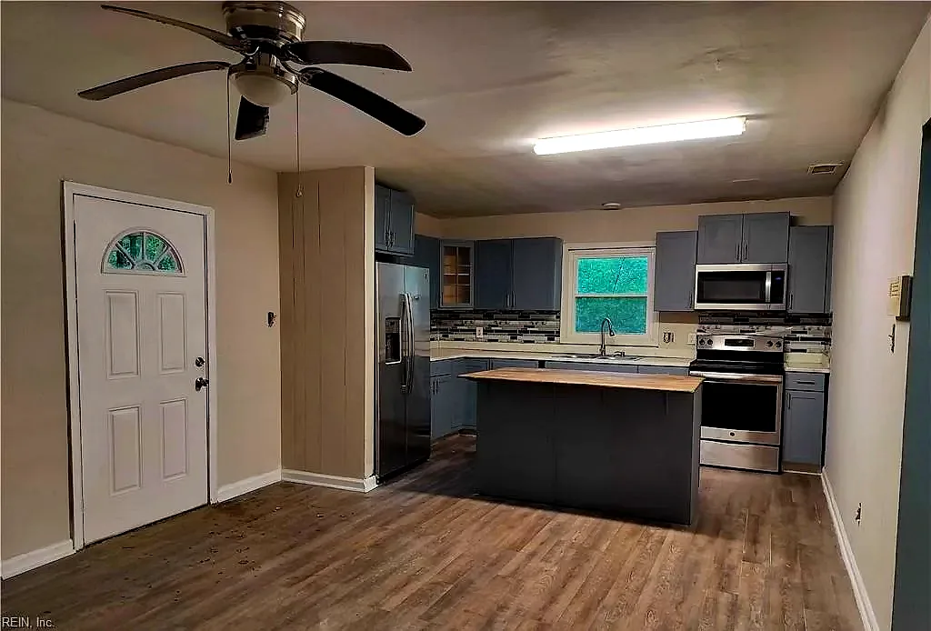 915 Harbour North DR, CHESAPEAKE VA 23320 - Photo 3