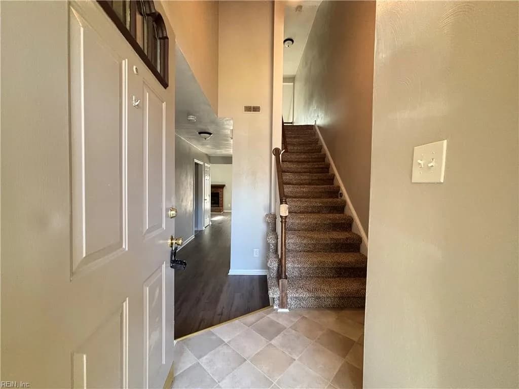 472 Falling LN, VIRGINIABEACH VA 23454 - Photo 3