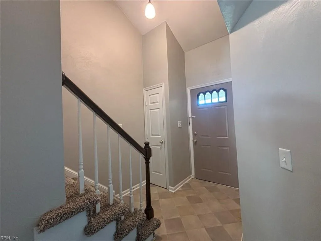 472 Falling LN, VIRGINIABEACH VA 23454 - Photo 4