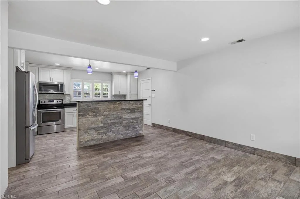 359 Hospital DR, VIRGINIABEACH VA 23452 - Photo 5