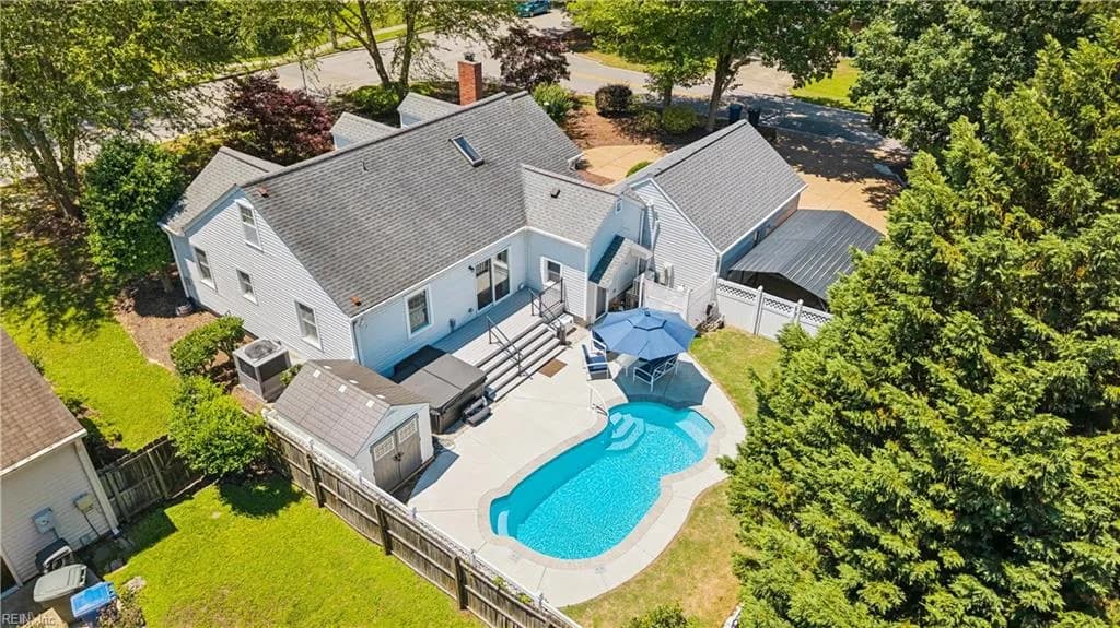 327 Deep Creek RD, NEWPORTNEWS VA 23606 - Photo 3