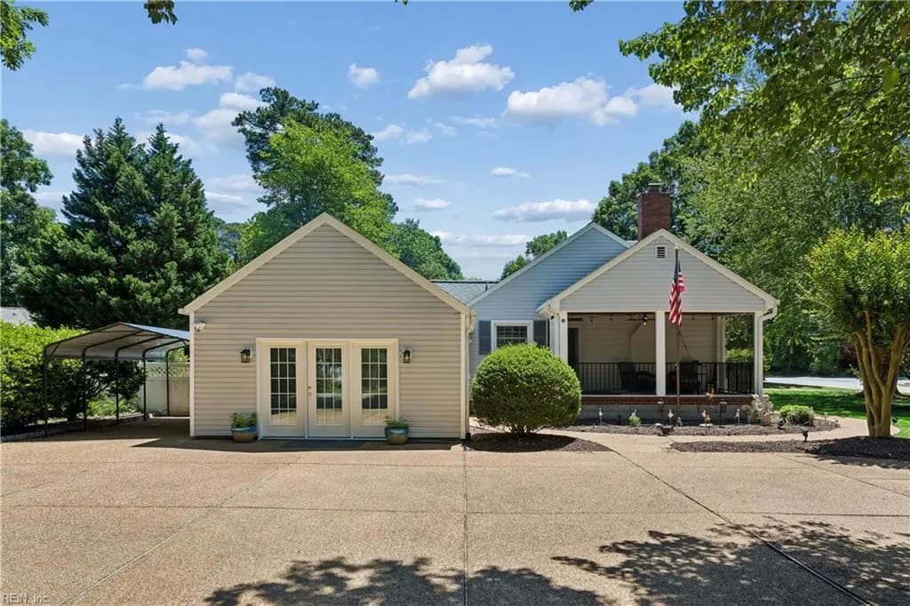 327 Deep Creek RD, NEWPORTNEWS VA 23606 - Photo 4
