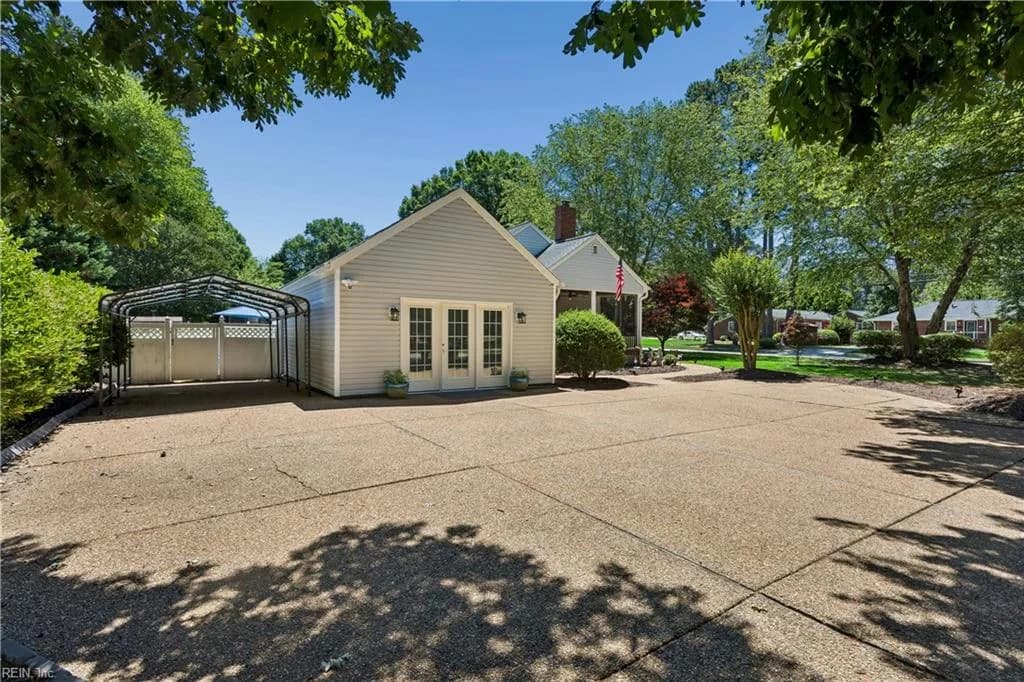 327 Deep Creek RD, NEWPORTNEWS VA 23606 - Photo 5