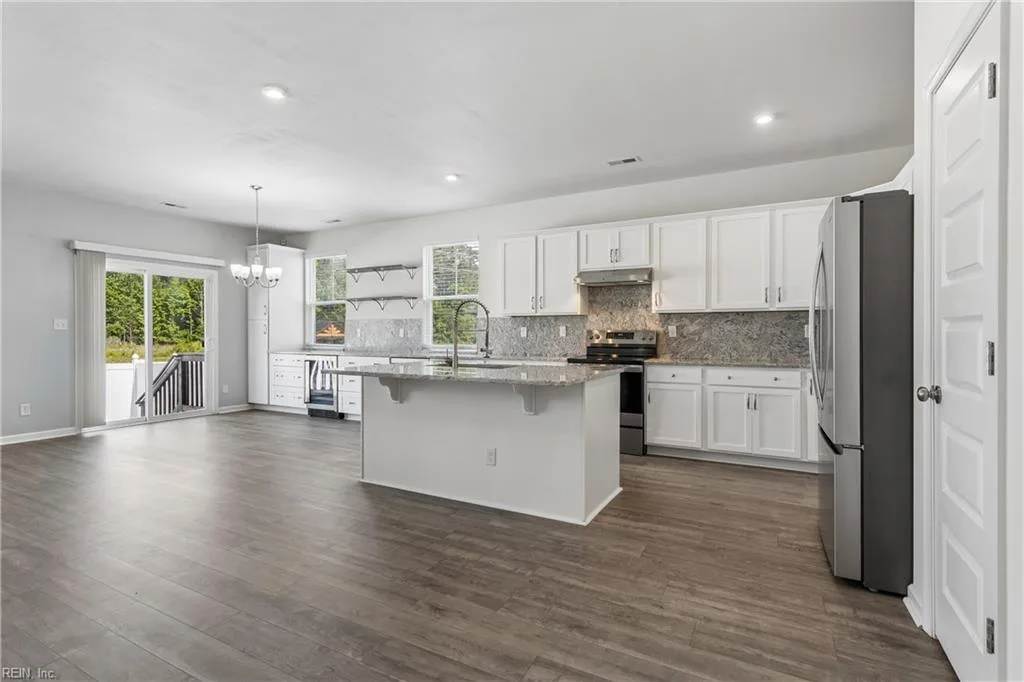 124 Meadows Landing LN, SUFFOLK VA 23434 - Photo 3