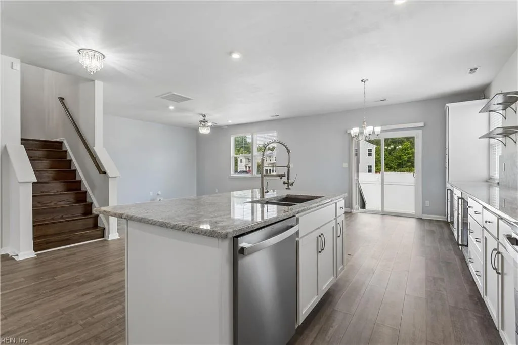 124 Meadows Landing LN, SUFFOLK VA 23434 - Photo 5