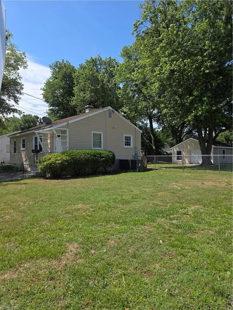 22 Gumwood DR, HAMPTON VA 23666 - Photo 2