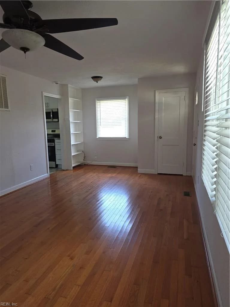 22 Gumwood DR, HAMPTON VA 23666 - Photo 3