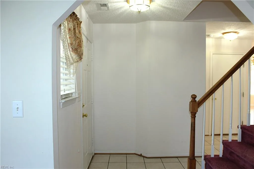54 Locksley DR, HAMPTON VA 23666 - Photo 4