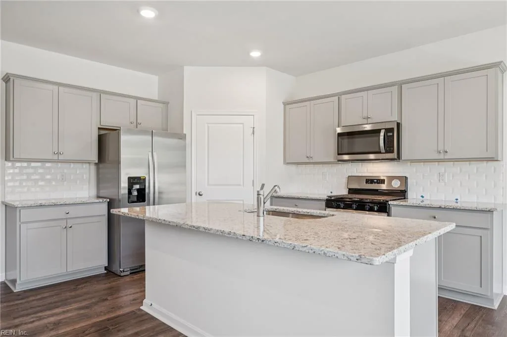 1025 Eastport PL, SUFFOLK VA 23435 - Photo 3