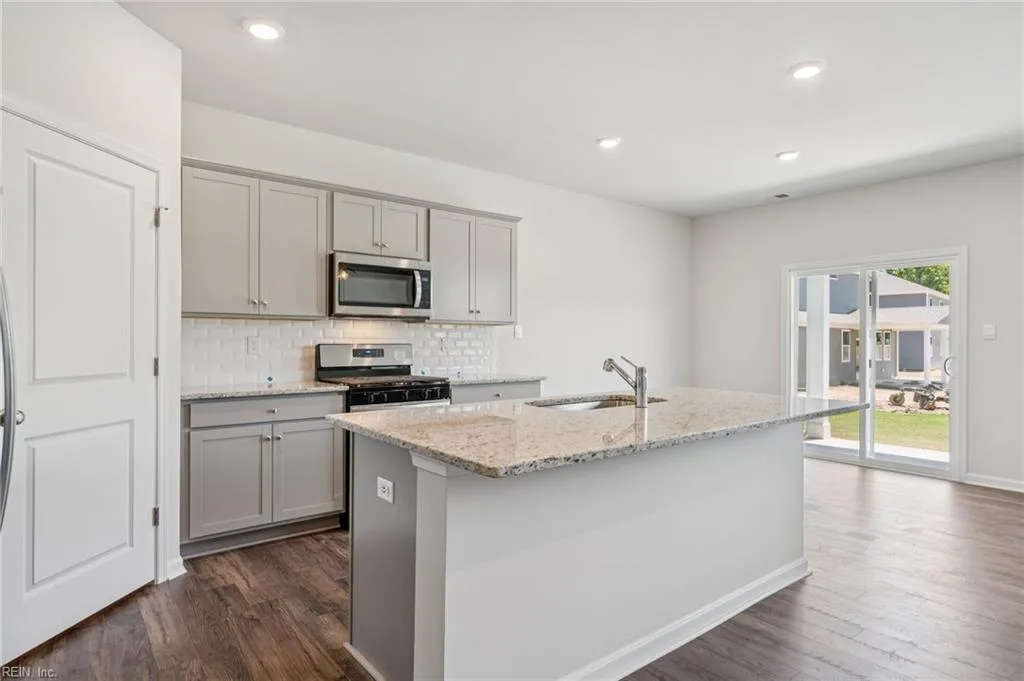 1025 Eastport PL, SUFFOLK VA 23435 - Photo 5