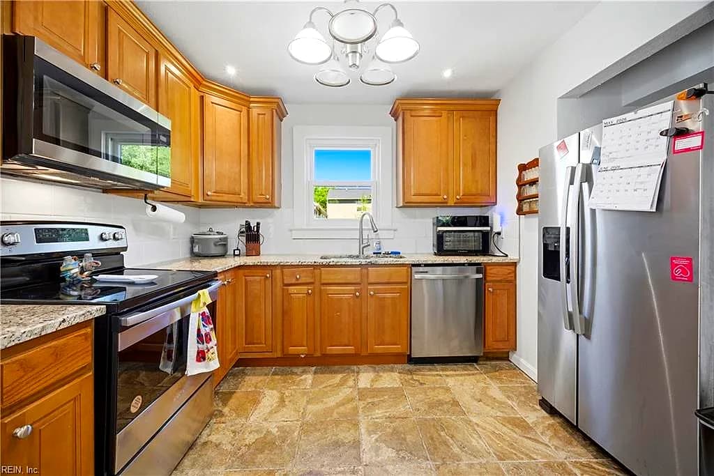 9465 Mason Creek RD, NORFOLK VA 23503 - Photo 3