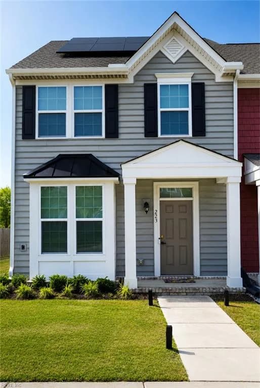 223 Goldenstar LN, PORTSMOUTH VA 23701 - Main photo