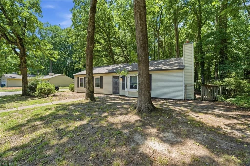 249 Batson DR, NEWPORTNEWS VA 23602 - Photo 4