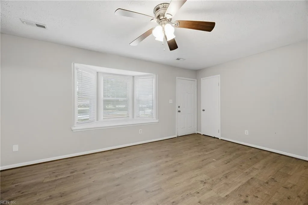 249 Batson DR, NEWPORTNEWS VA 23602 - Photo 5