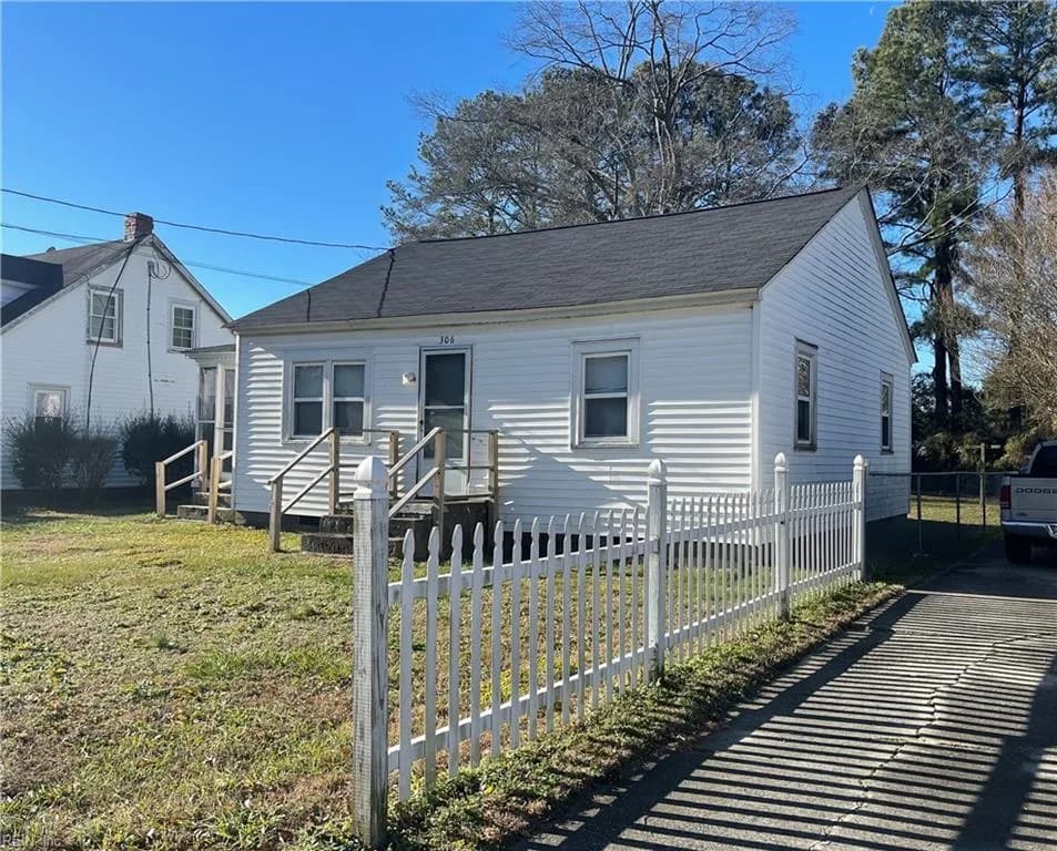 306 Stonewall ST, FRANKLIN VA 23851 - Main photo