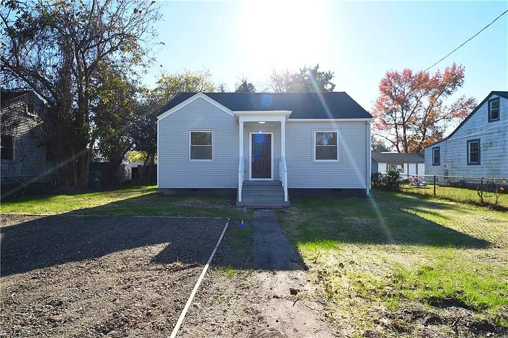 18 E Gilbert ST, HAMPTON VA 23669 - Main photo